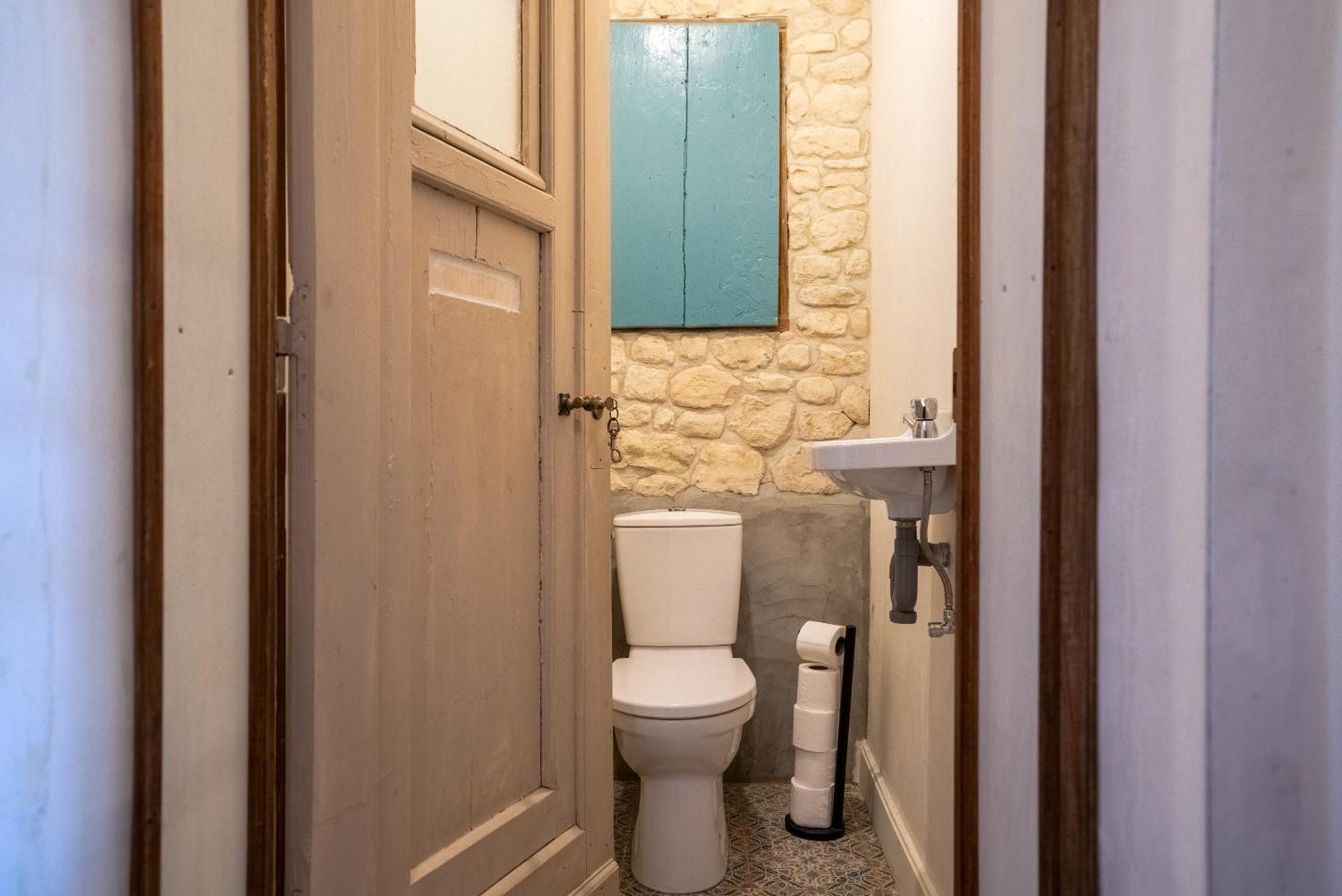 Maas Suites - The French House ลานาเคน ภายนอก รูปภาพ